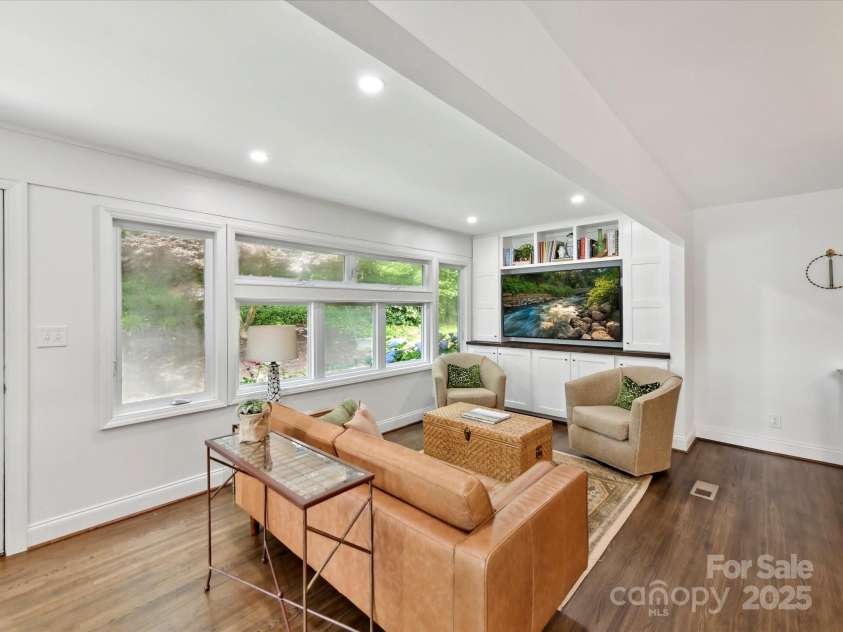 1638 Wensley Drive, Charlotte, NC 28210.  MLS# CAR4261275, YatesRealty ID 23609. 