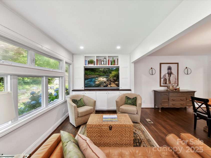 1638 Wensley Drive, Charlotte, NC 28210.  MLS# CAR4261275, YatesRealty ID 23609. 