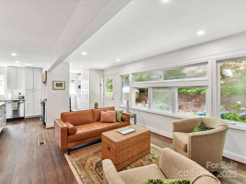 1638 Wensley Drive, Charlotte, NC 28210.  MLS# CAR4261275, YatesRealty ID 23609. 