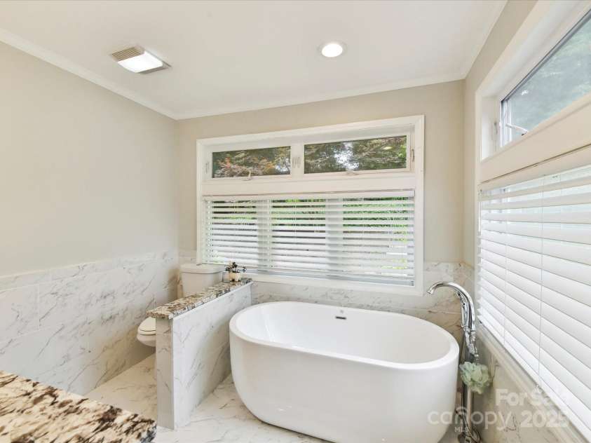 1638 Wensley Drive, Charlotte, NC 28210.  MLS# CAR4261275, YatesRealty ID 23609. 