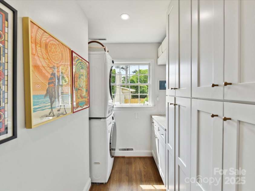 1638 Wensley Drive, Charlotte, NC 28210.  MLS# CAR4261275, YatesRealty ID 23609. 