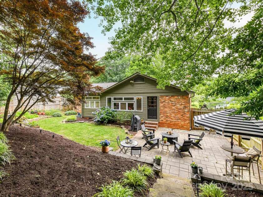 1638 Wensley Drive, Charlotte, NC 28210.  MLS# CAR4261275, YatesRealty ID 23609. 