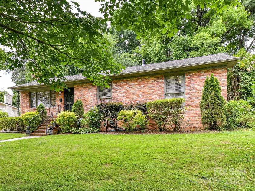 1638 Wensley Drive, Charlotte, NC 28210.  MLS# CAR4261275, YatesRealty ID 23609. 