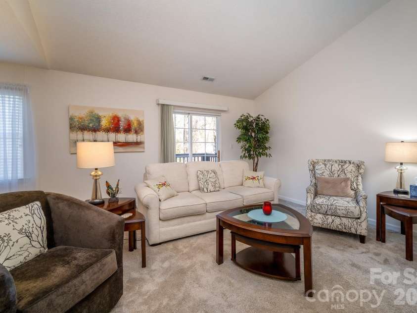 131 Ewarts Pond Road, Hendersonville, NC 28739.  MLS# CAR4337431, YatesRealty ID 2361. 