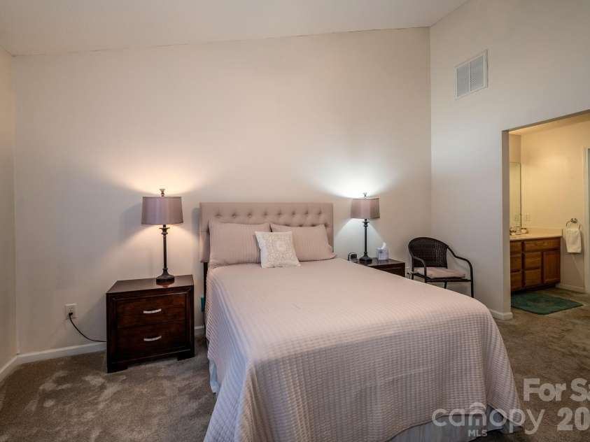 131 Ewarts Pond Road, Hendersonville, NC 28739.  MLS# CAR4337431, YatesRealty ID 2361. 