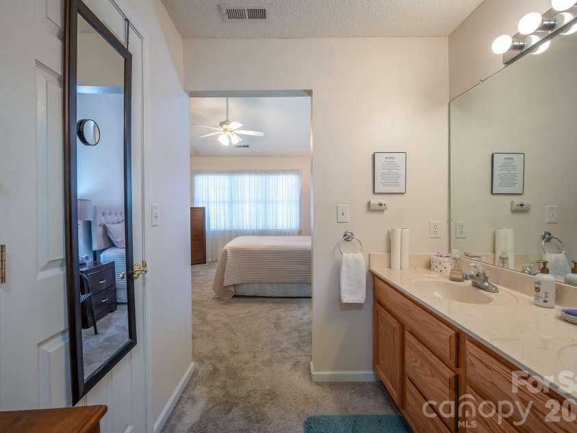 131 Ewarts Pond Road, Hendersonville, NC 28739.  MLS# CAR4337431, YatesRealty ID 2361. 