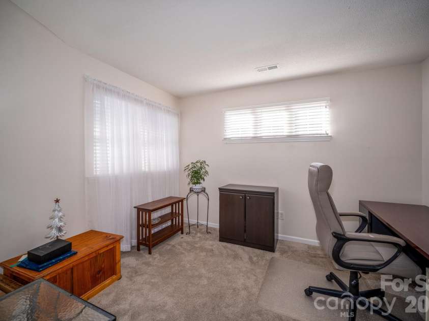 131 Ewarts Pond Road, Hendersonville, NC 28739.  MLS# CAR4337431, YatesRealty ID 2361. 