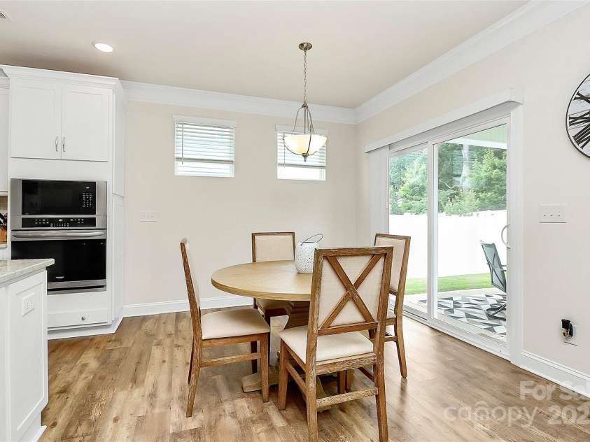 139 Suggs Mill Drive, Mooresville, NC 28115.  MLS# CAR4272116, YatesRealty ID 23610. This charming breakfast area offers high-set windows that provide privacy while flooding the space with beautiful natural light, creating a bright and inviting spot to start your day.