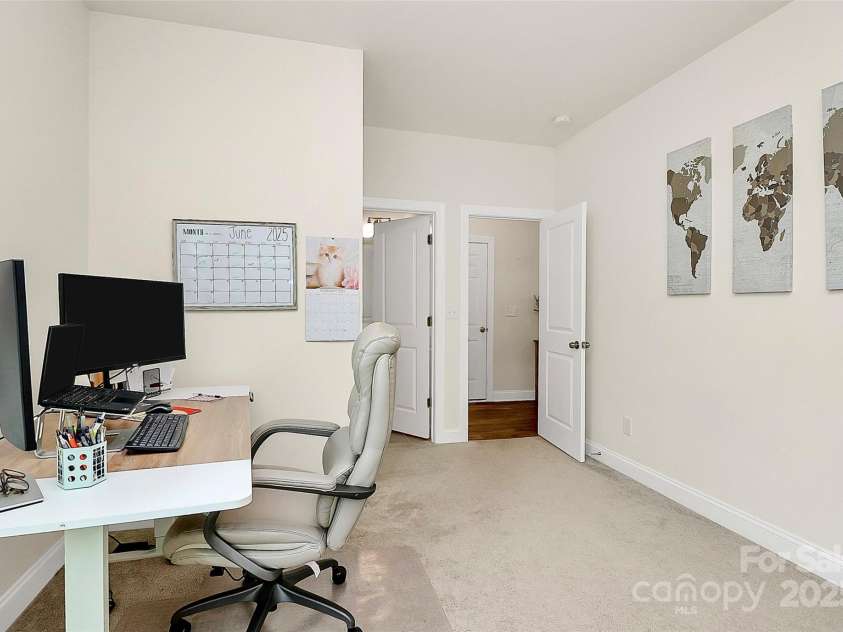 139 Suggs Mill Drive, Mooresville, NC 28115.  MLS# CAR4272116, YatesRealty ID 23610. This flexible downstairs bedroom offers a private entry to the full bath, providing added convenience and privacy—ideal for guests or a multifunctional living space.