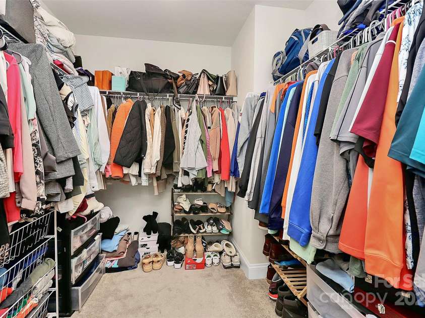 139 Suggs Mill Drive, Mooresville, NC 28115.  MLS# CAR4272116, YatesRealty ID 23610. This spacious primary closet offers ample room to organize your wardrobe and accessories, providing a clean, clutter-free space that adds convenience and luxury to your daily routine.