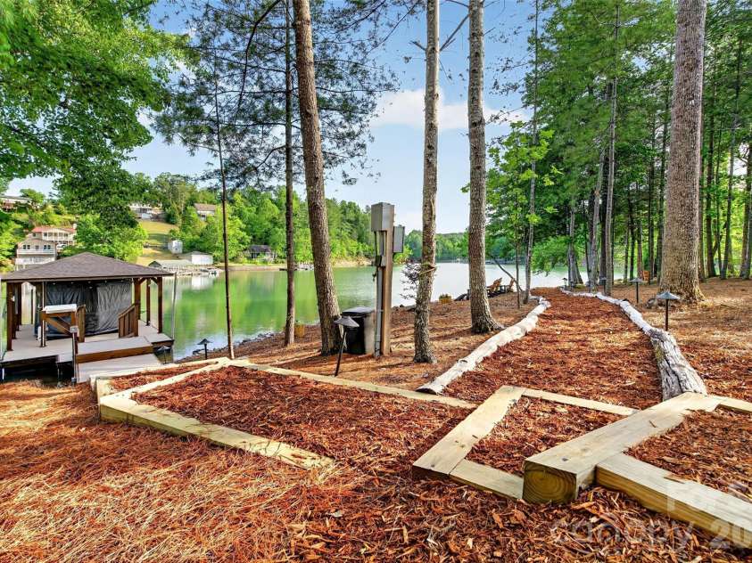 3097 Moonlight Place, Morganton, NC 28655.  MLS# CAR4379107, YatesRealty ID 23610. 