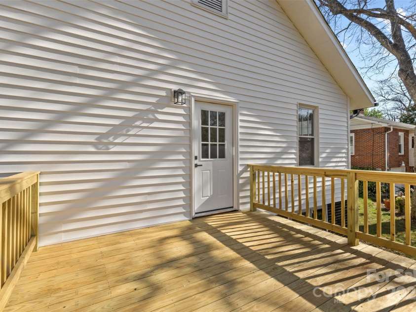 109 D Street, Newton, NC 28658.  MLS# CAR4238642, YatesRealty ID 23611. 