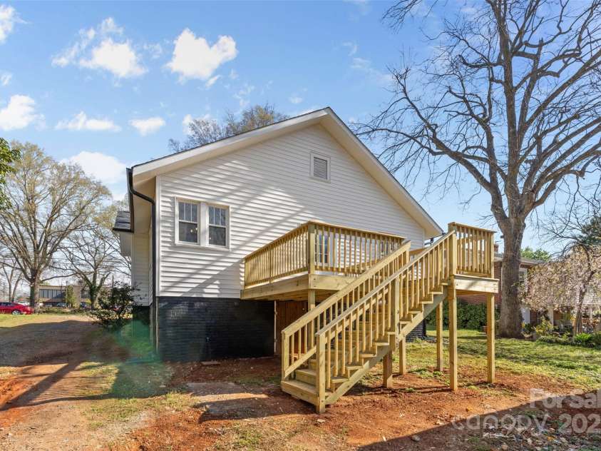 109 D Street, Newton, NC 28658.  MLS# CAR4238642, YatesRealty ID 23611. 