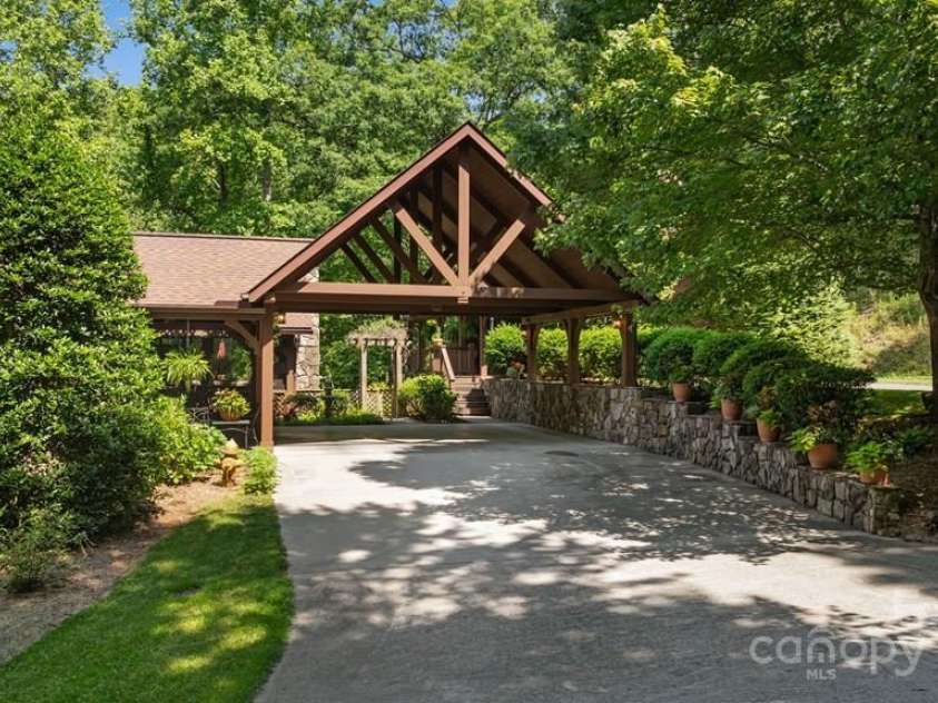 188 Black Rock Ranch Road, Sylva, NC 28779.  MLS# CAR4277435, YatesRealty ID 23612. 