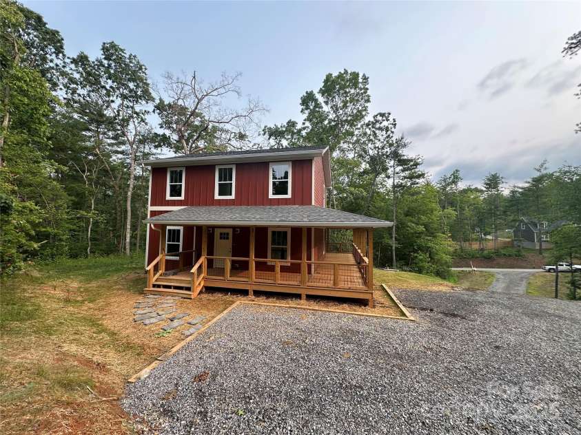 206 Cascade Ridge Road, Fairview, NC 28730.  MLS# CAR4263627, YatesRealty ID 23612. 