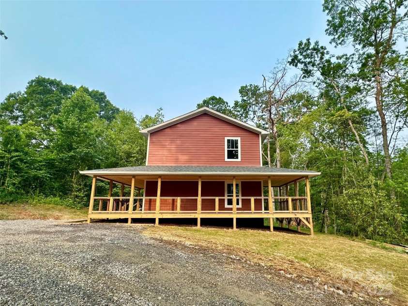 206 Cascade Ridge Road, Fairview, NC 28730.  MLS# CAR4263627, YatesRealty ID 23612. 