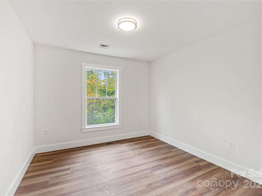 206 Cascade Ridge Road, Fairview, NC 28730.  MLS# CAR4263627, YatesRealty ID 23612. 