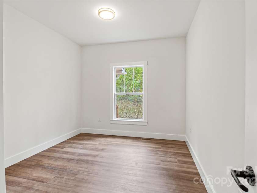 206 Cascade Ridge Road, Fairview, NC 28730.  MLS# CAR4263627, YatesRealty ID 23612. 