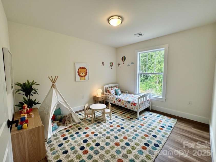 206 Cascade Ridge Road, Fairview, NC 28730.  MLS# CAR4263627, YatesRealty ID 23612. 
