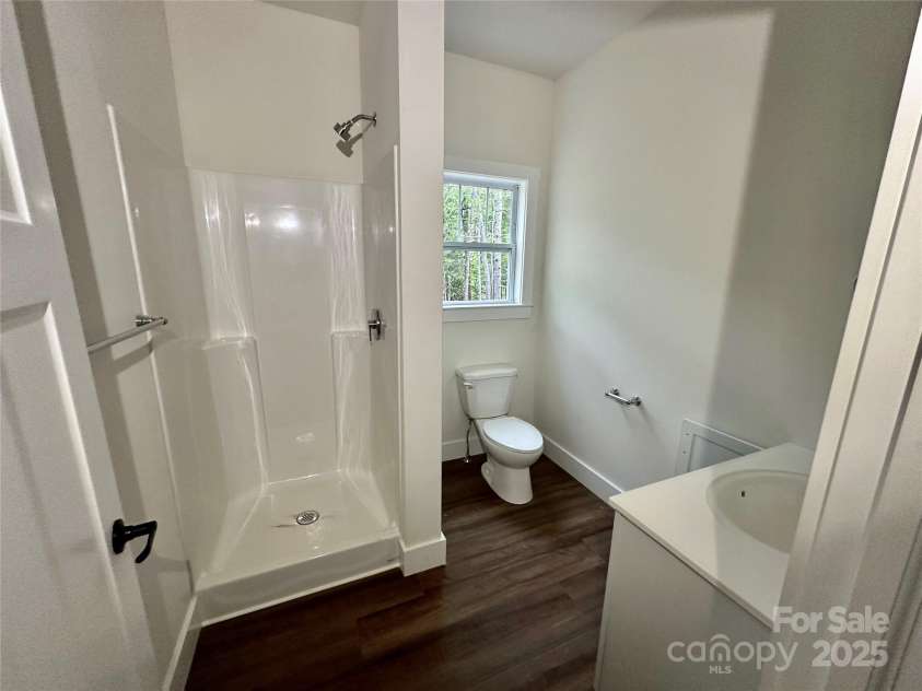 206 Cascade Ridge Road, Fairview, NC 28730.  MLS# CAR4263627, YatesRealty ID 23612. Main Level Bath