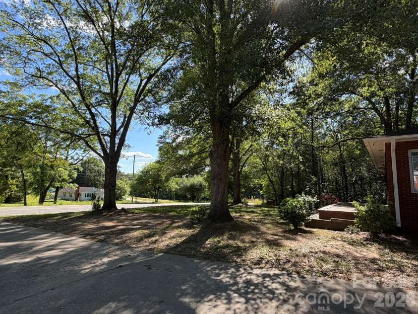 382 Alexis High Shoals Road, Dallas, NC 28034.  MLS# CAR4382850, YatesRealty ID 23613. 