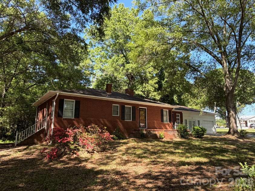 382 Alexis High Shoals Road, Dallas, NC 28034.  MLS# CAR4417122, YatesRealty ID 23613. 