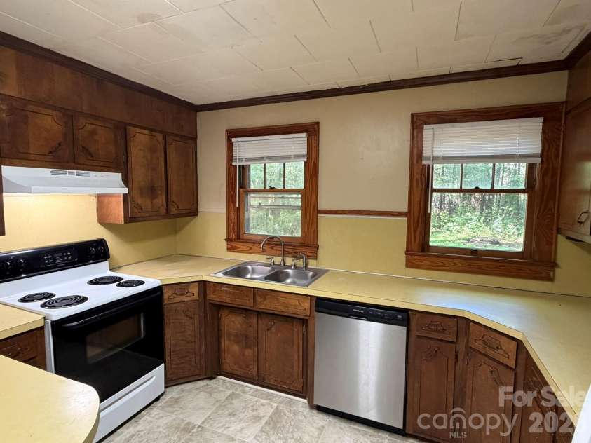 382 Alexis High Shoals Road, Dallas, NC 28034.  MLS# CAR4417122, YatesRealty ID 23613. 