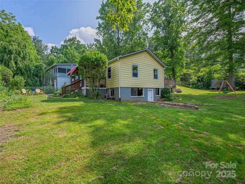 820 Azalea Avenue, Black Mountain, NC 28711.  MLS# CAR4265993, YatesRealty ID 23616. 