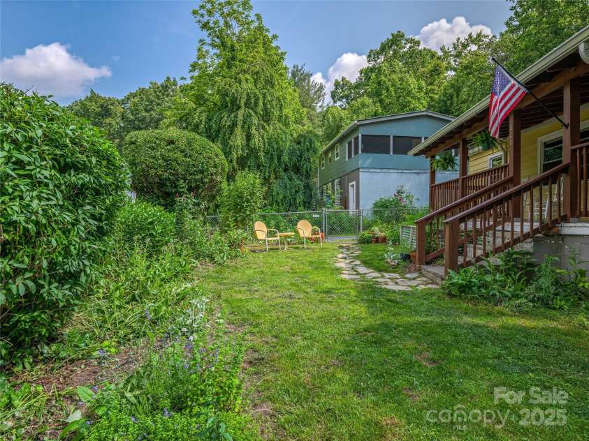 820 Azalea Avenue, Black Mountain, NC 28711.  MLS# CAR4265993, YatesRealty ID 23616. 