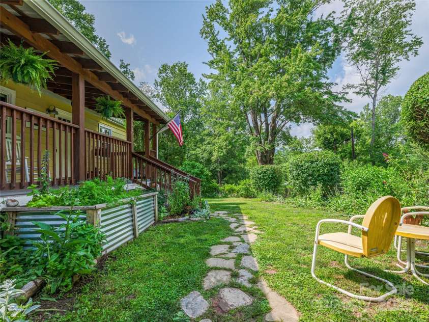 820 Azalea Avenue, Black Mountain, NC 28711.  MLS# CAR4265993, YatesRealty ID 23616. 