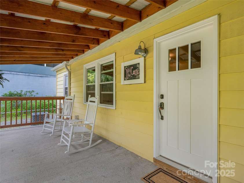 820 Azalea Avenue, Black Mountain, NC 28711.  MLS# CAR4265993, YatesRealty ID 23616. 