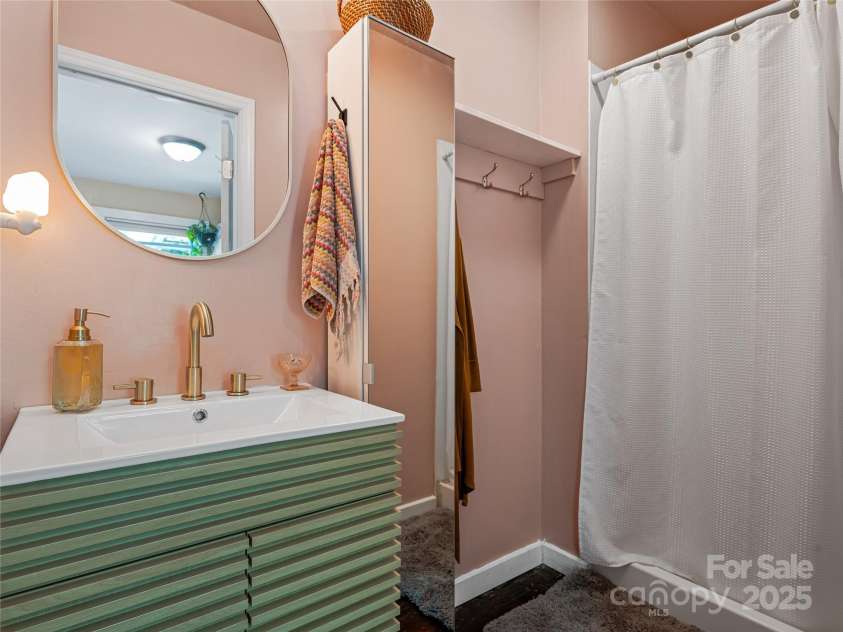 820 Azalea Avenue, Black Mountain, NC 28711.  MLS# CAR4265993, YatesRealty ID 23616. 