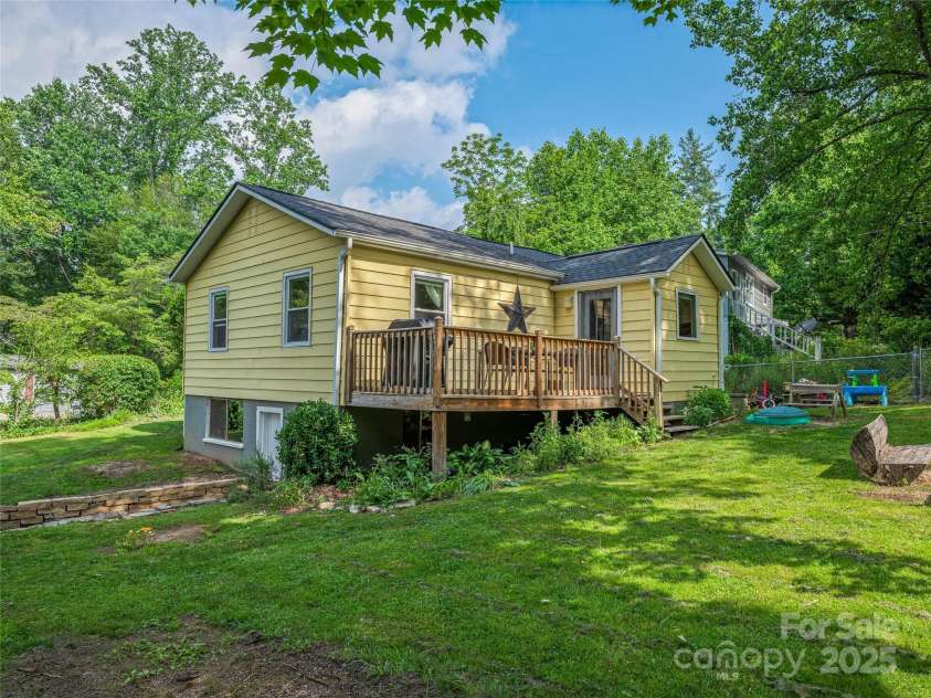 820 Azalea Avenue, Black Mountain, NC 28711.  MLS# CAR4265993, YatesRealty ID 23616. 