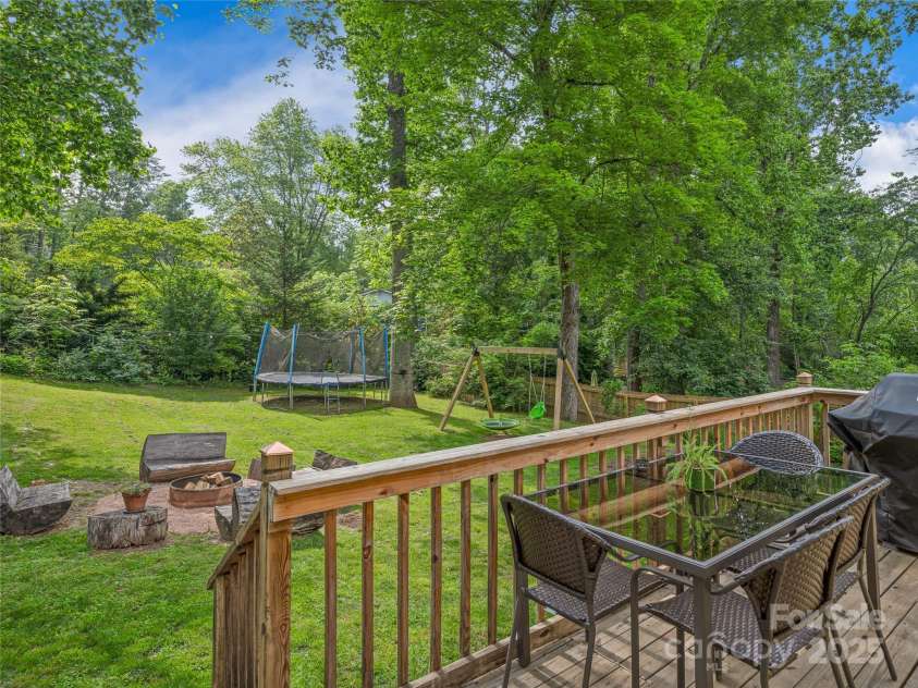 820 Azalea Avenue, Black Mountain, NC 28711.  MLS# CAR4265993, YatesRealty ID 23616. 