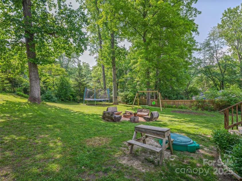 820 Azalea Avenue, Black Mountain, NC 28711.  MLS# CAR4265993, YatesRealty ID 23616. 