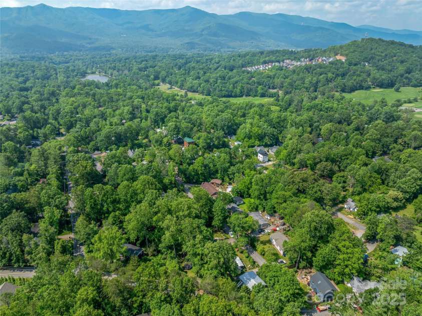 820 Azalea Avenue, Black Mountain, NC 28711.  MLS# CAR4265993, YatesRealty ID 23616. 