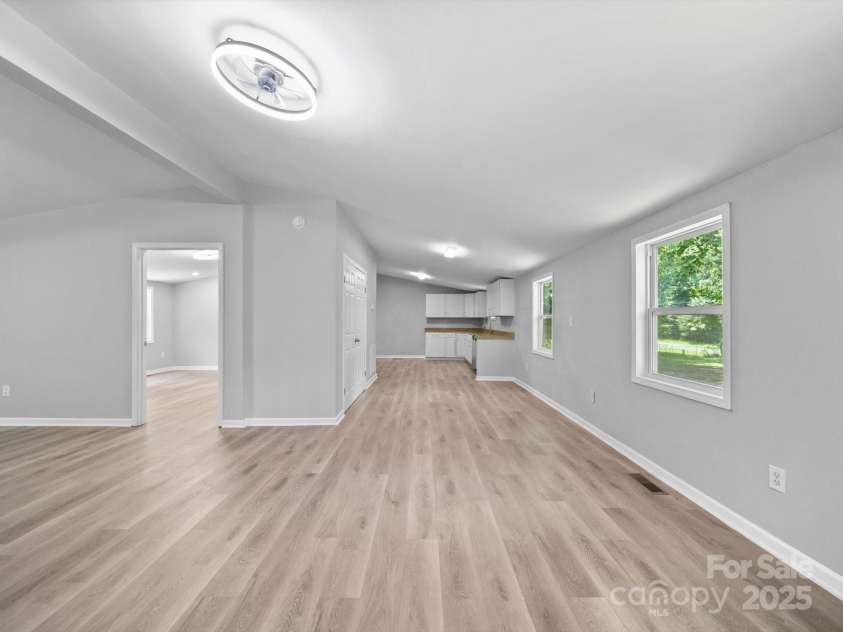 285 Baney Drive, Lexington, NC 27292.  MLS# CAR4275526, YatesRealty ID 23617. 