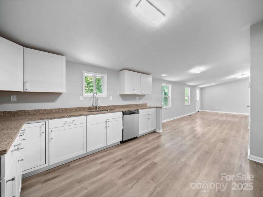 285 Baney Drive, Lexington, NC 27292.  MLS# CAR4275526, YatesRealty ID 23617. 