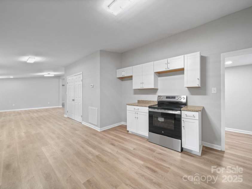 285 Baney Drive, Lexington, NC 27292.  MLS# CAR4275526, YatesRealty ID 23617. 