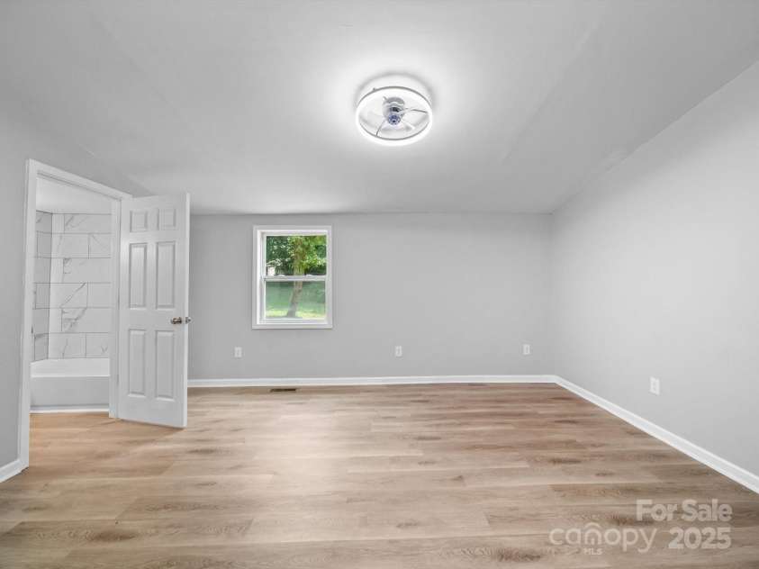 285 Baney Drive, Lexington, NC 27292.  MLS# CAR4275526, YatesRealty ID 23617. 