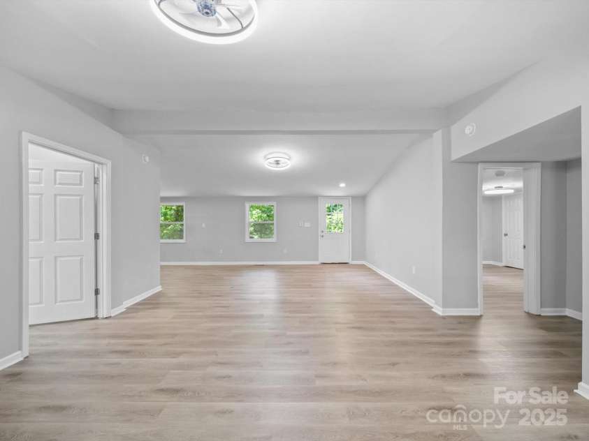 285 Baney Drive, Lexington, NC 27292.  MLS# CAR4275526, YatesRealty ID 23617. 