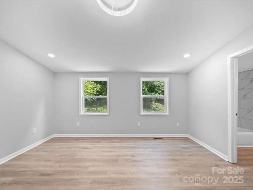 285 Baney Drive, Lexington, NC 27292.  MLS# CAR4275526, YatesRealty ID 23617. Primary bedroom