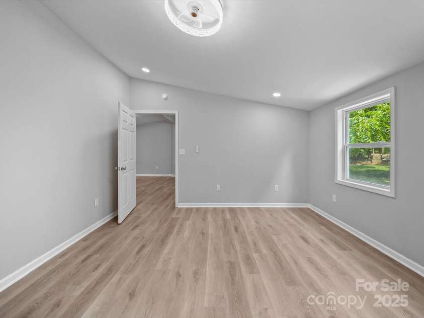 285 Baney Drive, Lexington, NC 27292.  MLS# CAR4275526, YatesRealty ID 23617. Primary bedroom