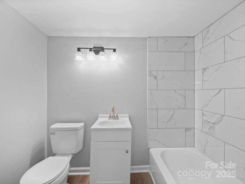 285 Baney Drive, Lexington, NC 27292.  MLS# CAR4275526, YatesRealty ID 23617. Shared second full bath