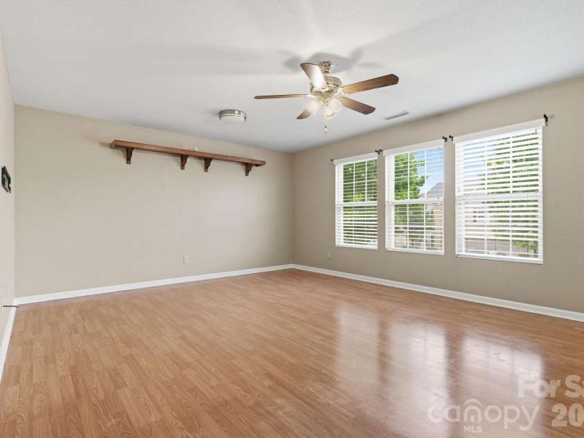 3906 Shasta Circle, Clover, SC 29710.  MLS# CAR4361726, YatesRealty ID 23618. Large Second Floor Loft 