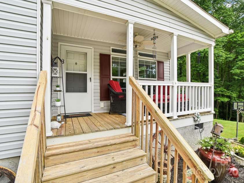 6 Hall Family Drive, Black Mountain, NC 28711.  MLS# CAR4266585, YatesRealty ID 23618. 
