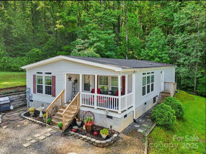 6 Hall Family Drive, Black Mountain, NC 28711.  MLS# CAR4266585, YatesRealty ID 23618. 