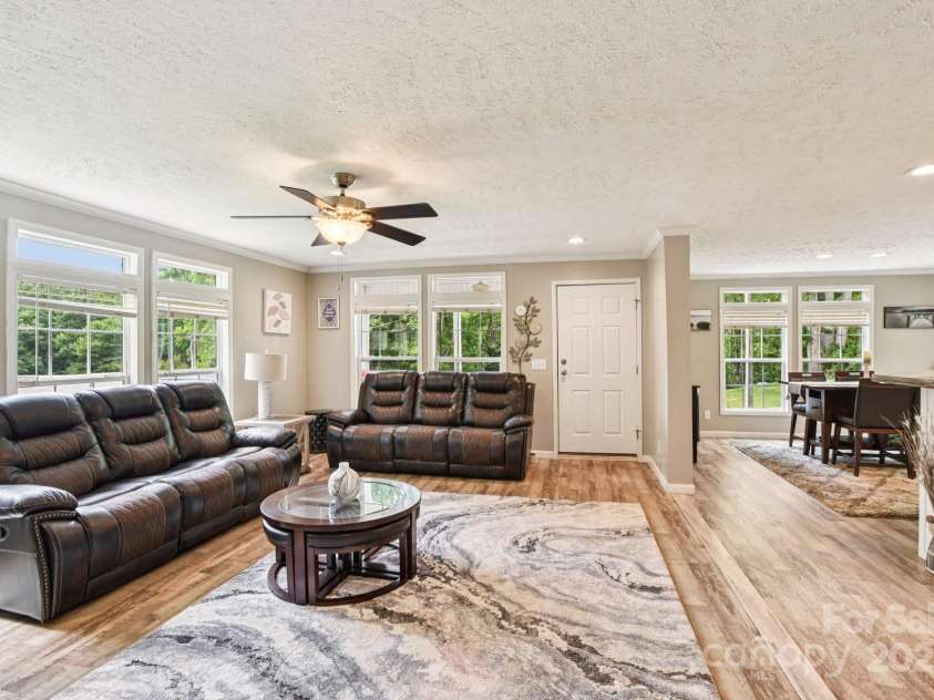 6 Hall Family Drive, Black Mountain, NC 28711.  MLS# CAR4266585, YatesRealty ID 23618. 