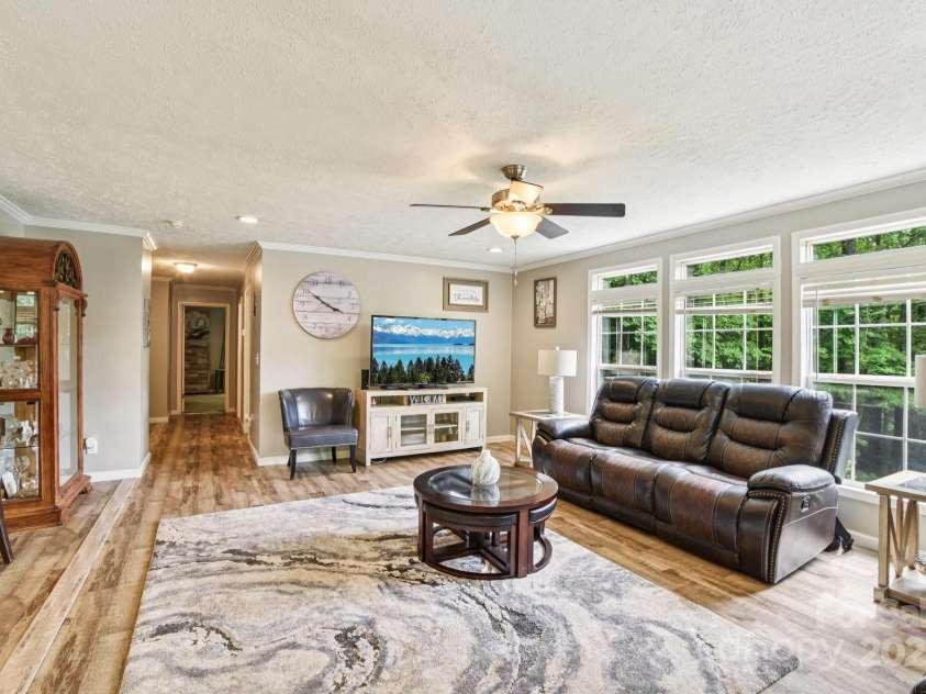 6 Hall Family Drive, Black Mountain, NC 28711.  MLS# CAR4266585, YatesRealty ID 23618. 
