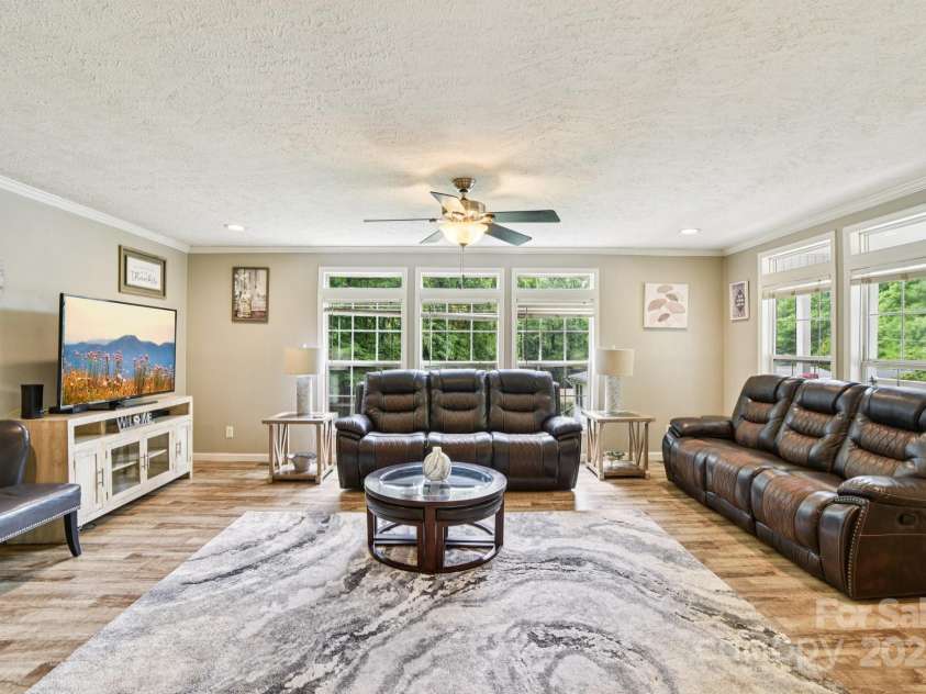6 Hall Family Drive, Black Mountain, NC 28711.  MLS# CAR4266585, YatesRealty ID 23618. 